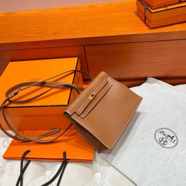 CK37 Gold Kelly Danse 22CM Evercolor Leather GHW Hardware Dubai UAE