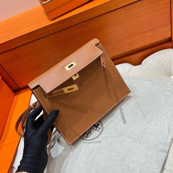 CK37 Gold Kelly Danse 22CM Evercolor Leather GHW Hardware Dubai UAE