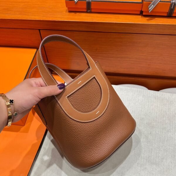 37 Gold Ln The Loop 18CM Clemence Leather Gold Hardware Full Handmade