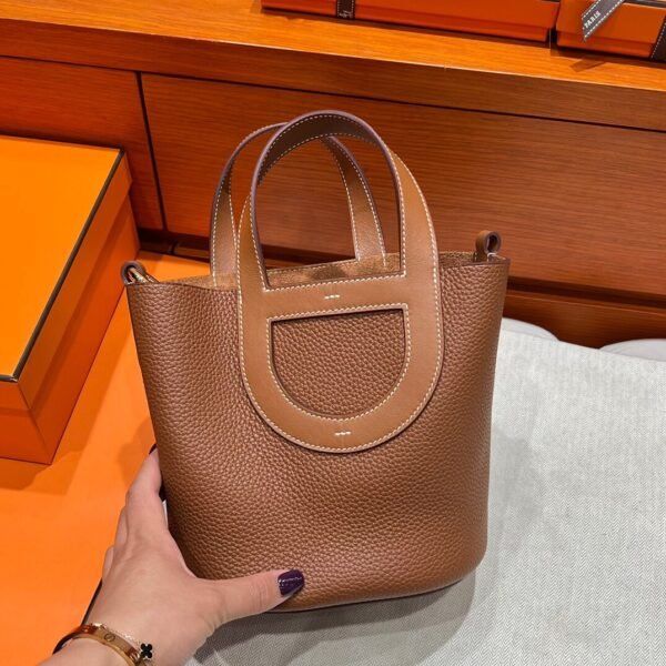 37 Gold Ln The Loop 18CM Clemence Leather Gold Hardware Full Handmade